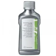 Очиститель-полироль для стекол Mercedes-Benz, 250 мл Очиститель-полироль для стекол Mercedes-Benz, 250 мл